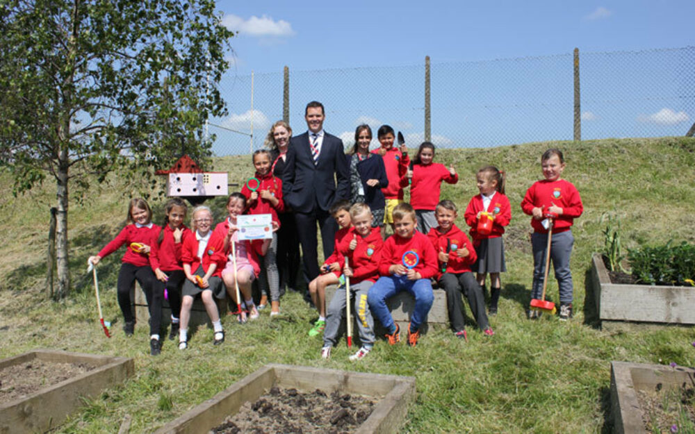 Students at Bigyn Primary School with Lee Waters